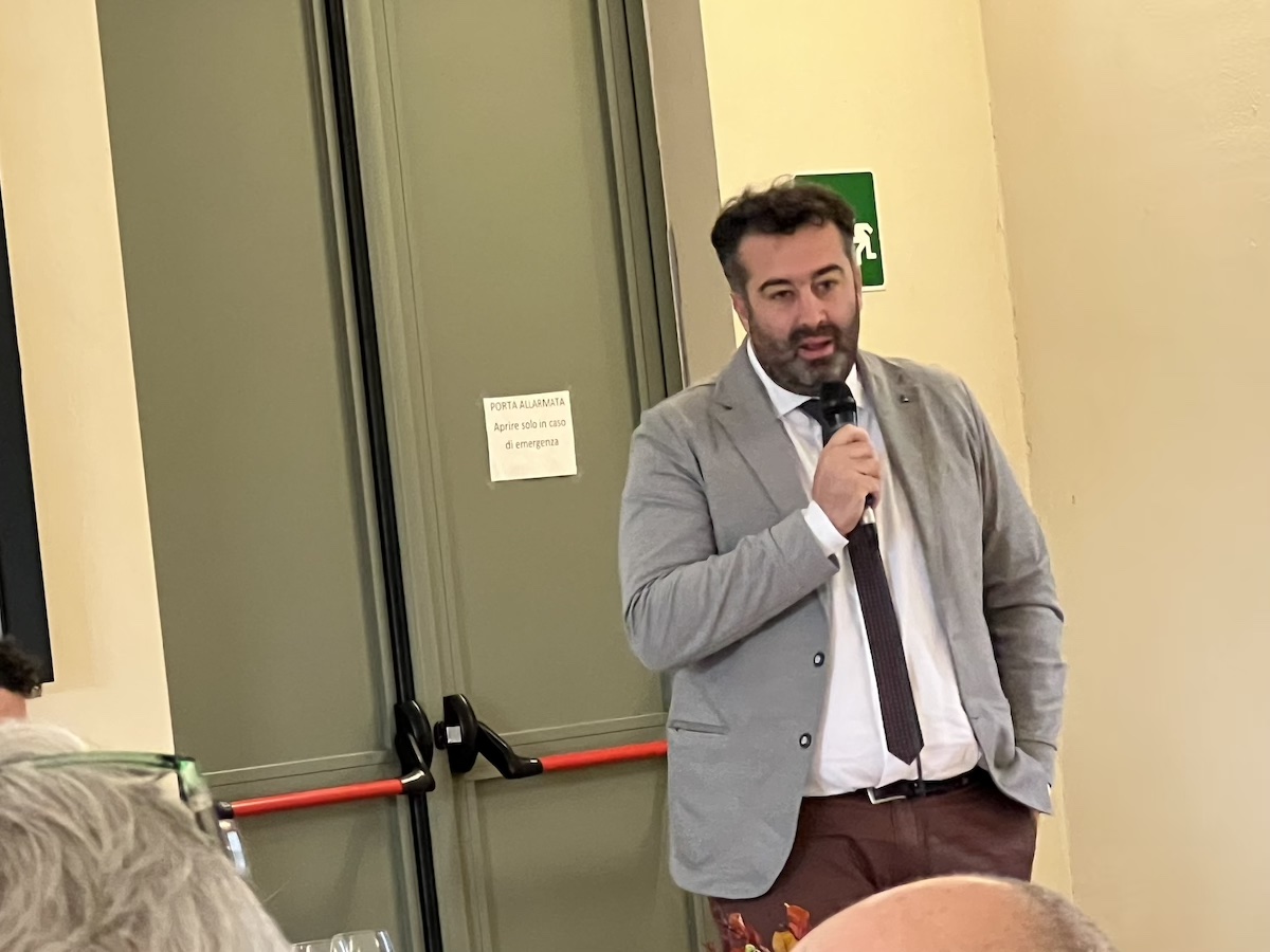 Il Sindaco Alessio Mugnaini saluta gli intervenuti