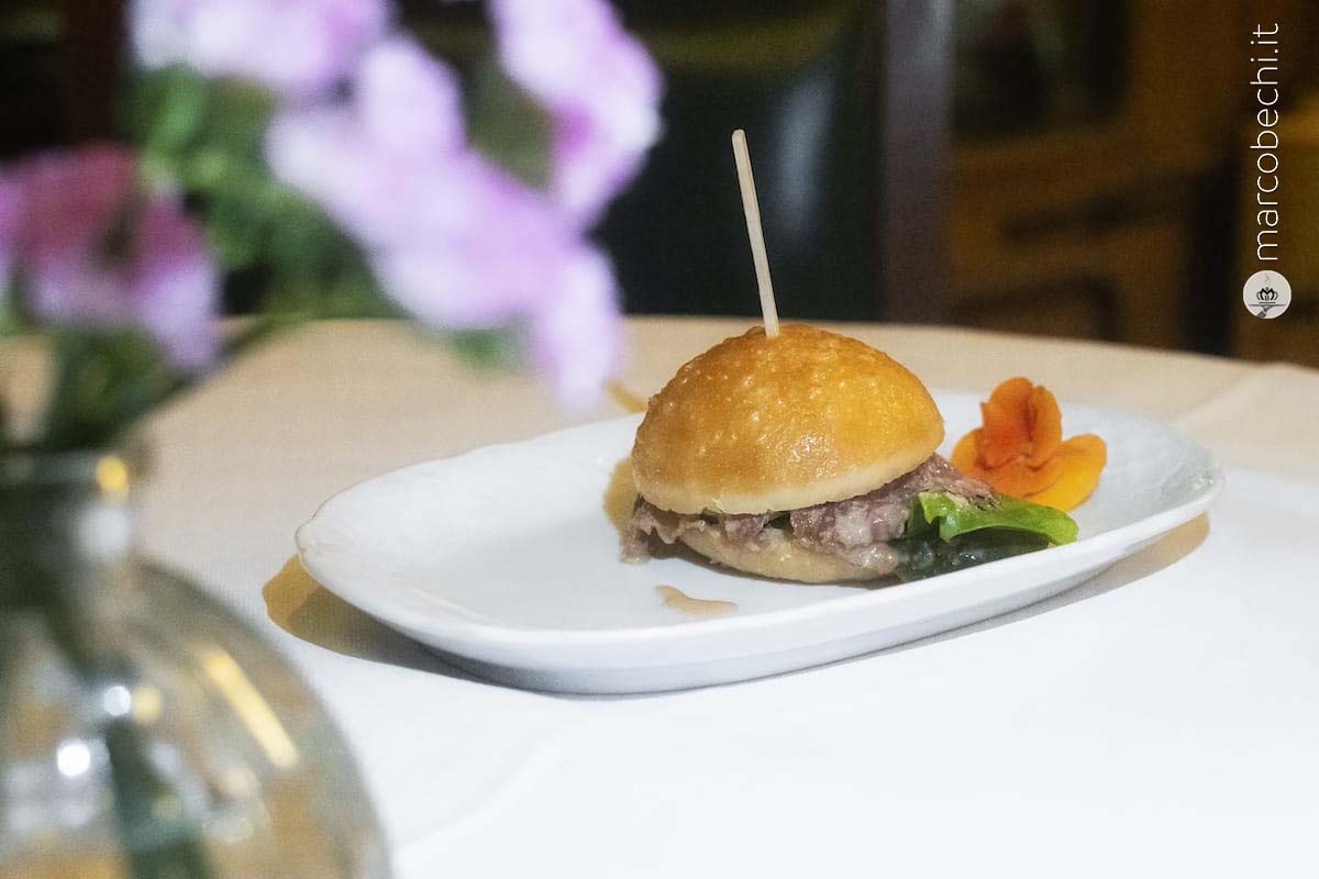 ROASTBEEF SAND - Pan Brioche Tostato con Roastbeef e Salsa Orientale