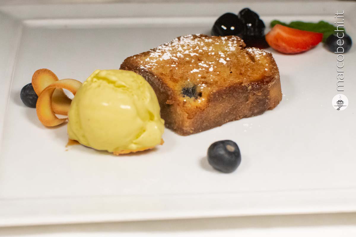 Plum cake alle amarene e gelato alla crema