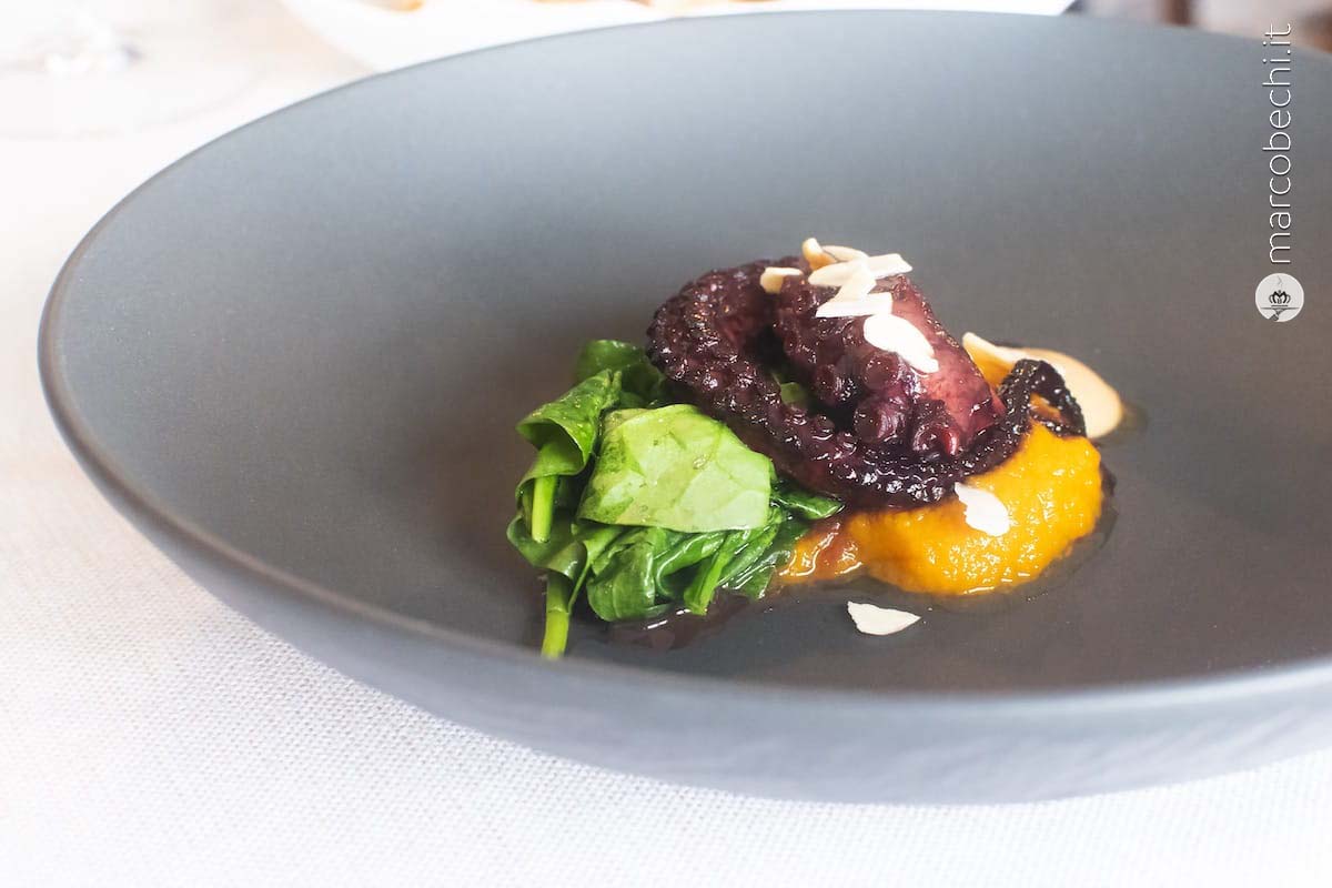 Polpo laccato, zucca e mandorle