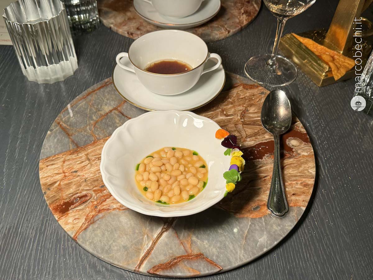 Zolfini beans and bread crust
