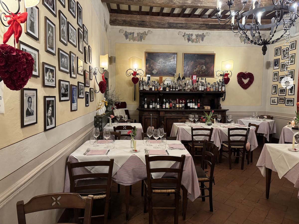 Una delle sale dell'Osteria del Teatro a Cortona