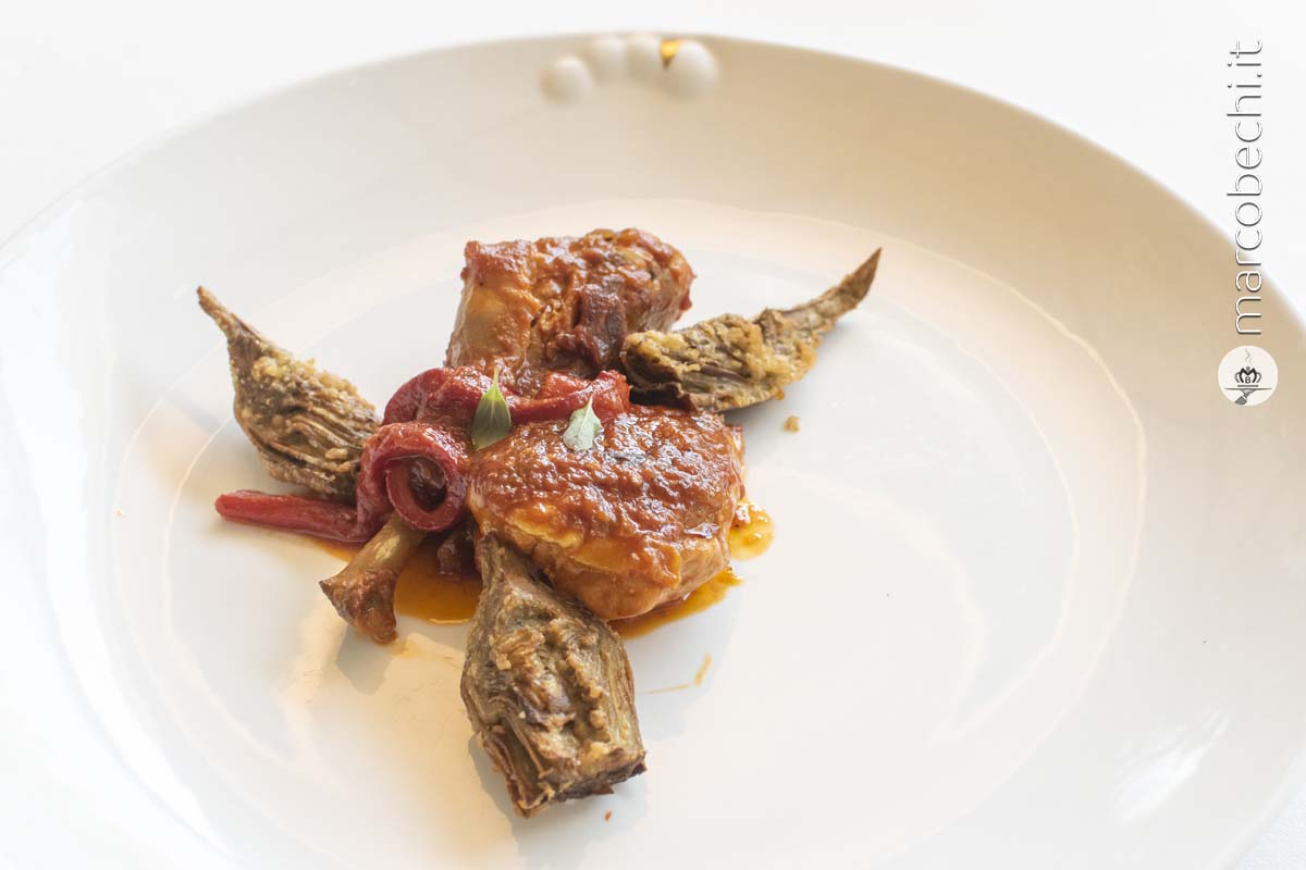 Il pollo peperoni e carciofi