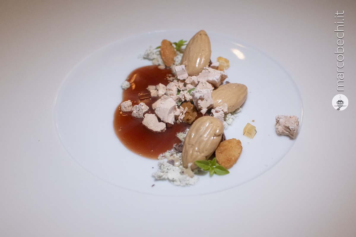 Foie gras, nespole, mandorle e basilico