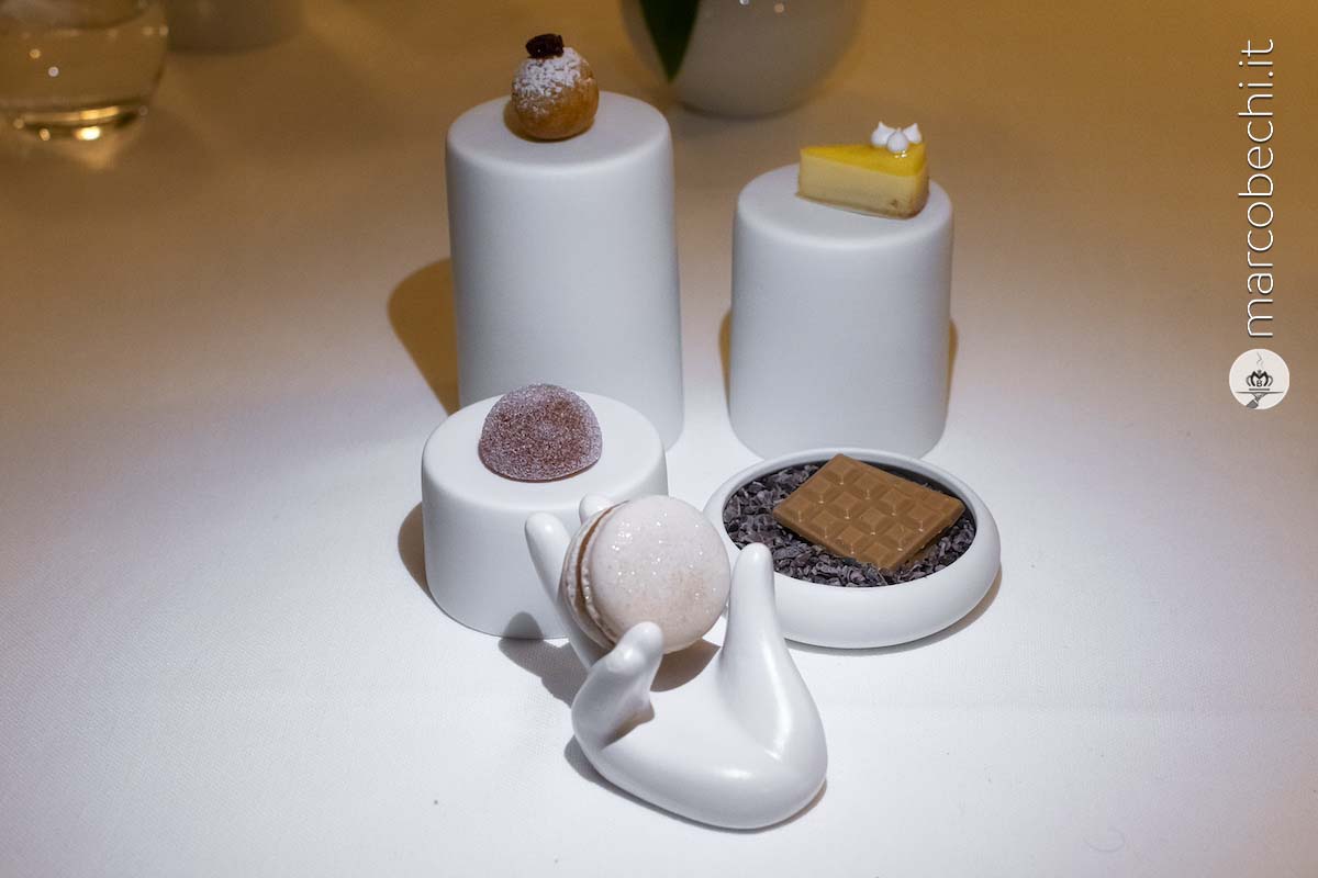 Petit four