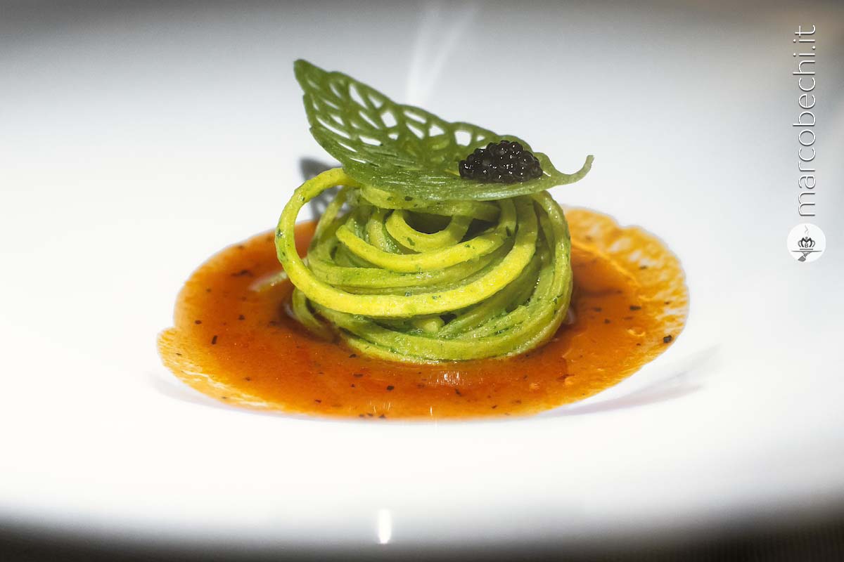 Tagliolini, aglione della Valdichiana, olio nuovo, sbroscia e caviale