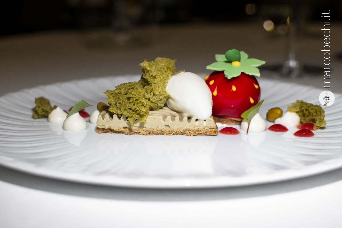 Fragola, pistacchio e mascarpone - Sfera cremosa fragola e pistacchio con gelato al mascarpone