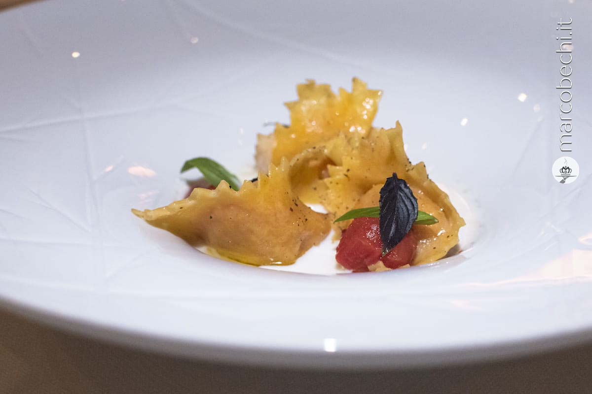 Cappellacci ripieni di pappa al pomodoro, mozzarella campana e basilico
