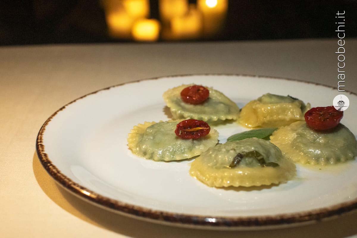 Ravioli ricotta e spinaci con burro e salvia