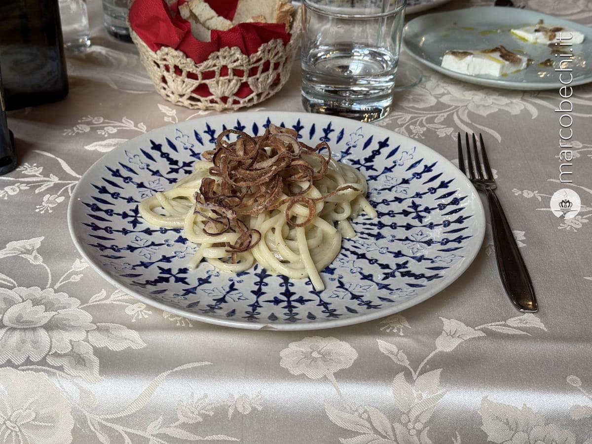 Bringoli cacio e pepe e cipolle rosse della Valtiberina