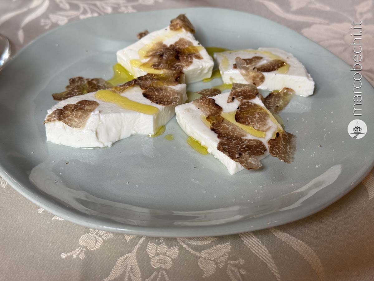 Il raviggiolo al tartufo nero