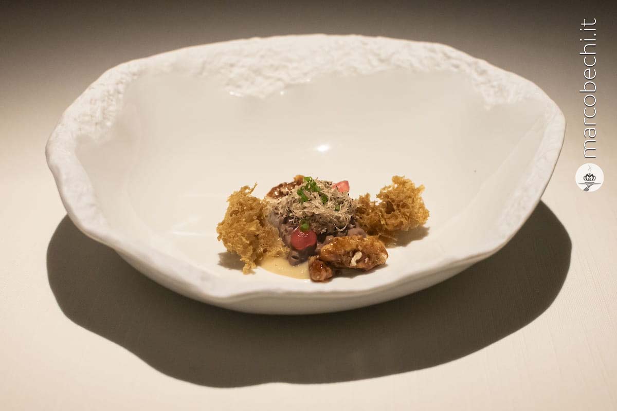 Parfait di fegatini, gel di cipolle, noci soffiate e tartufo nero