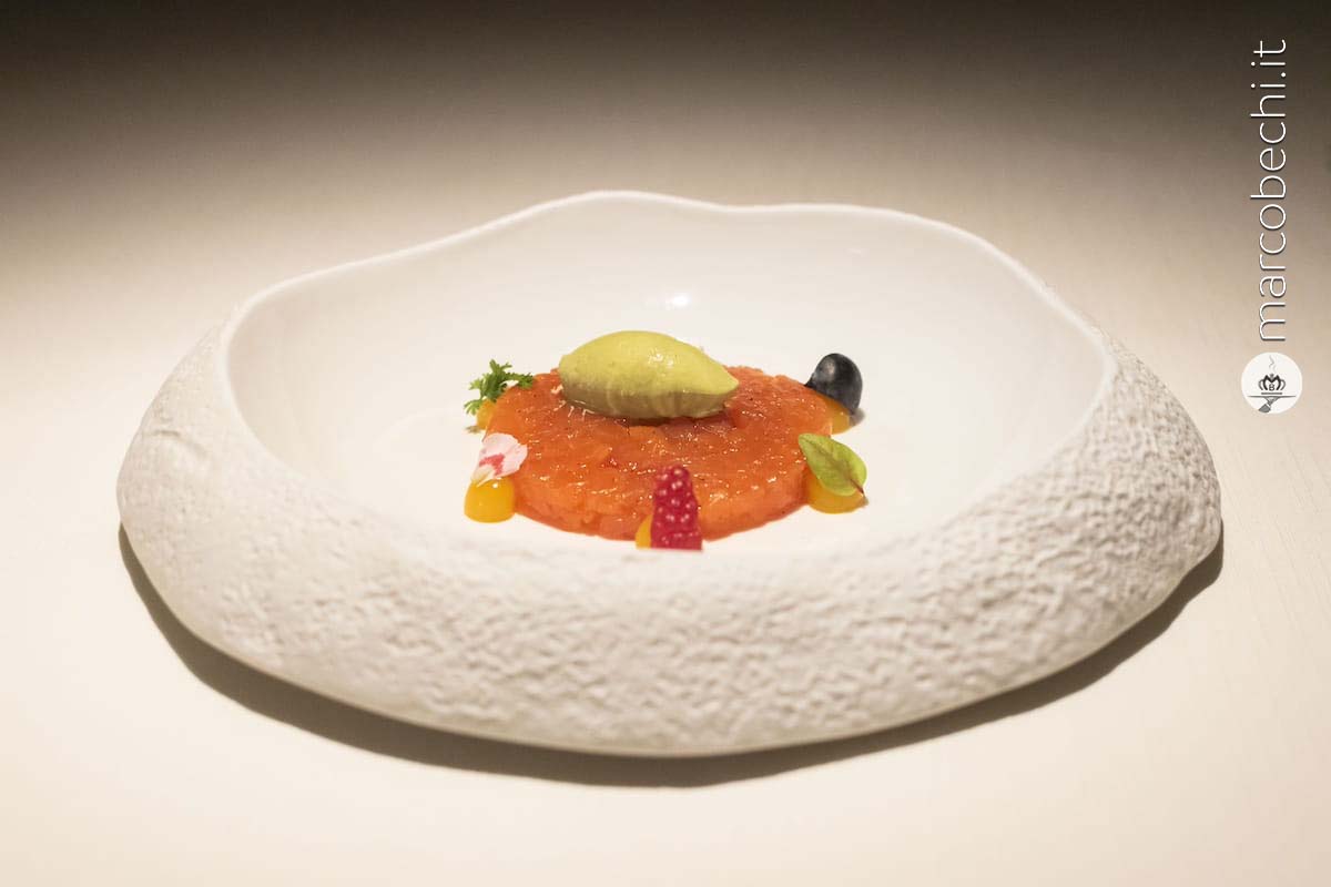 Tartare di trota, gelato al basilico e gel al frutto della passione