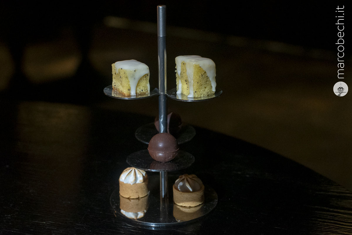 Petit four