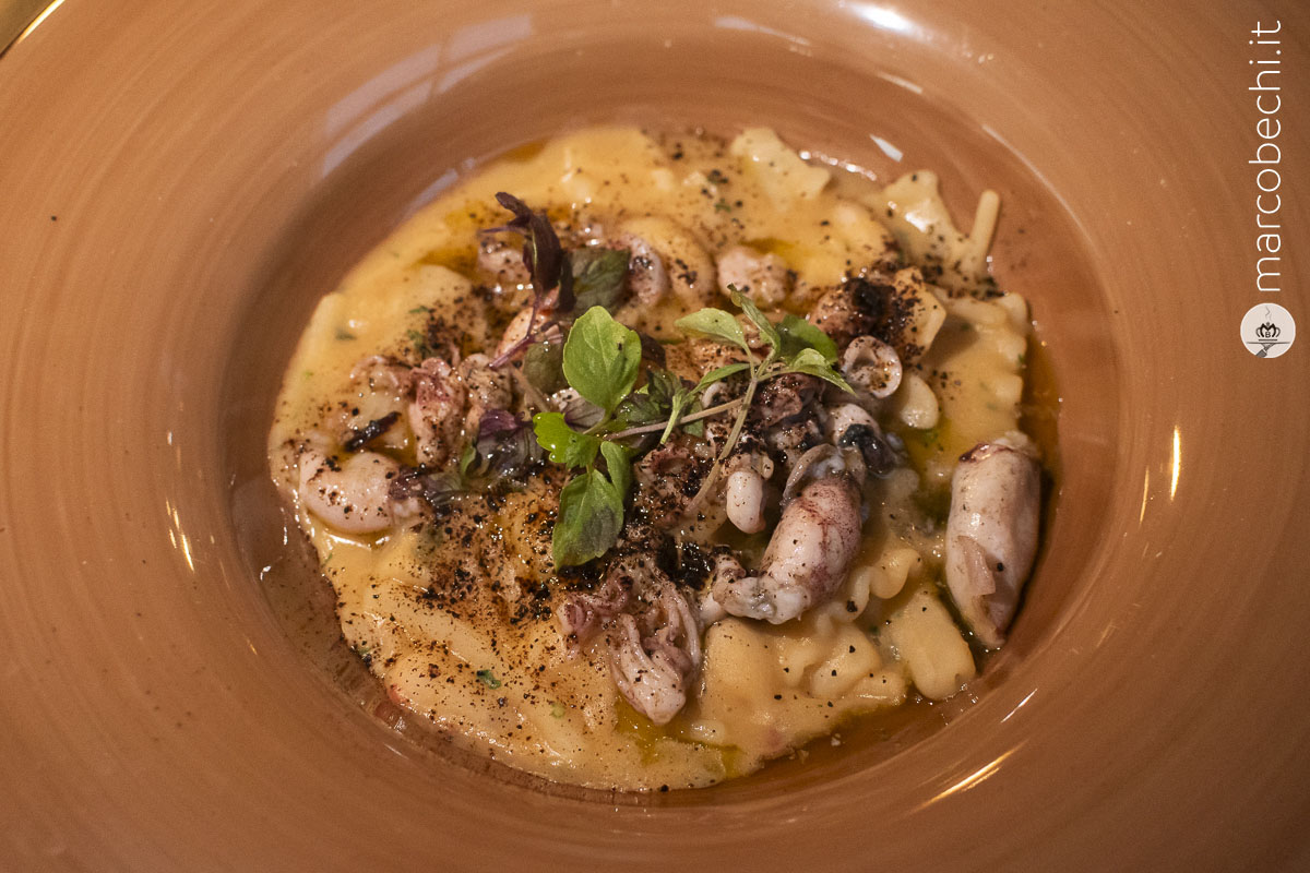 Pasta mista con fagioli Toscanelli, calamaretti e limone bruciato