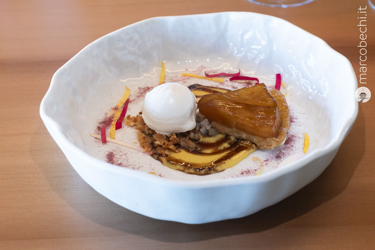 Tarte Tatin di sedano rapa, gelato alla rosa, crema inglese e marmellata all’aceto balsamico