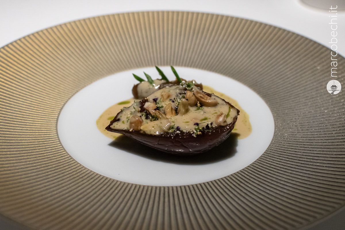 Cipolla confit, salsa di pecorino e mandorle