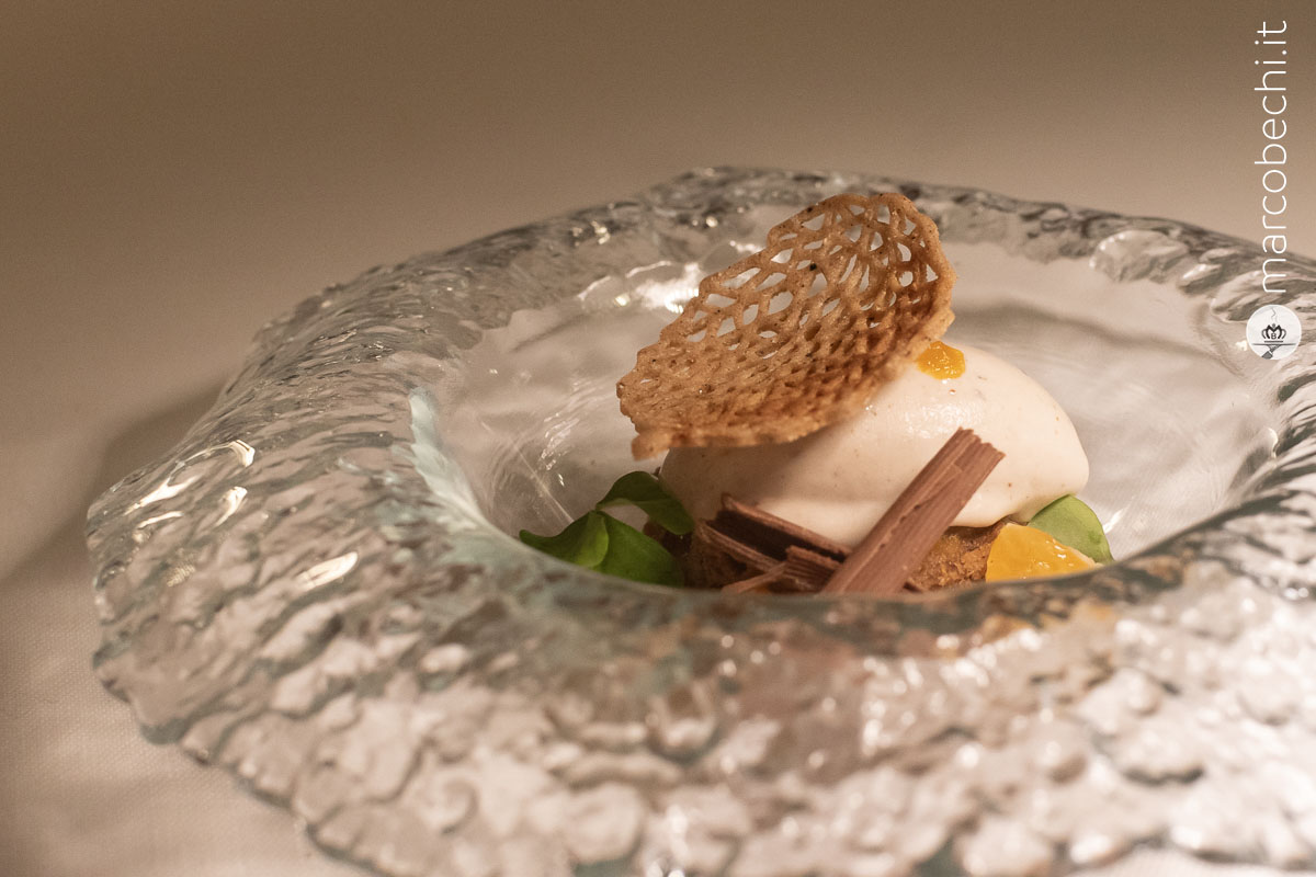Gelato alla castagna caldarrosta con mandarino nero e cioccolato al latte