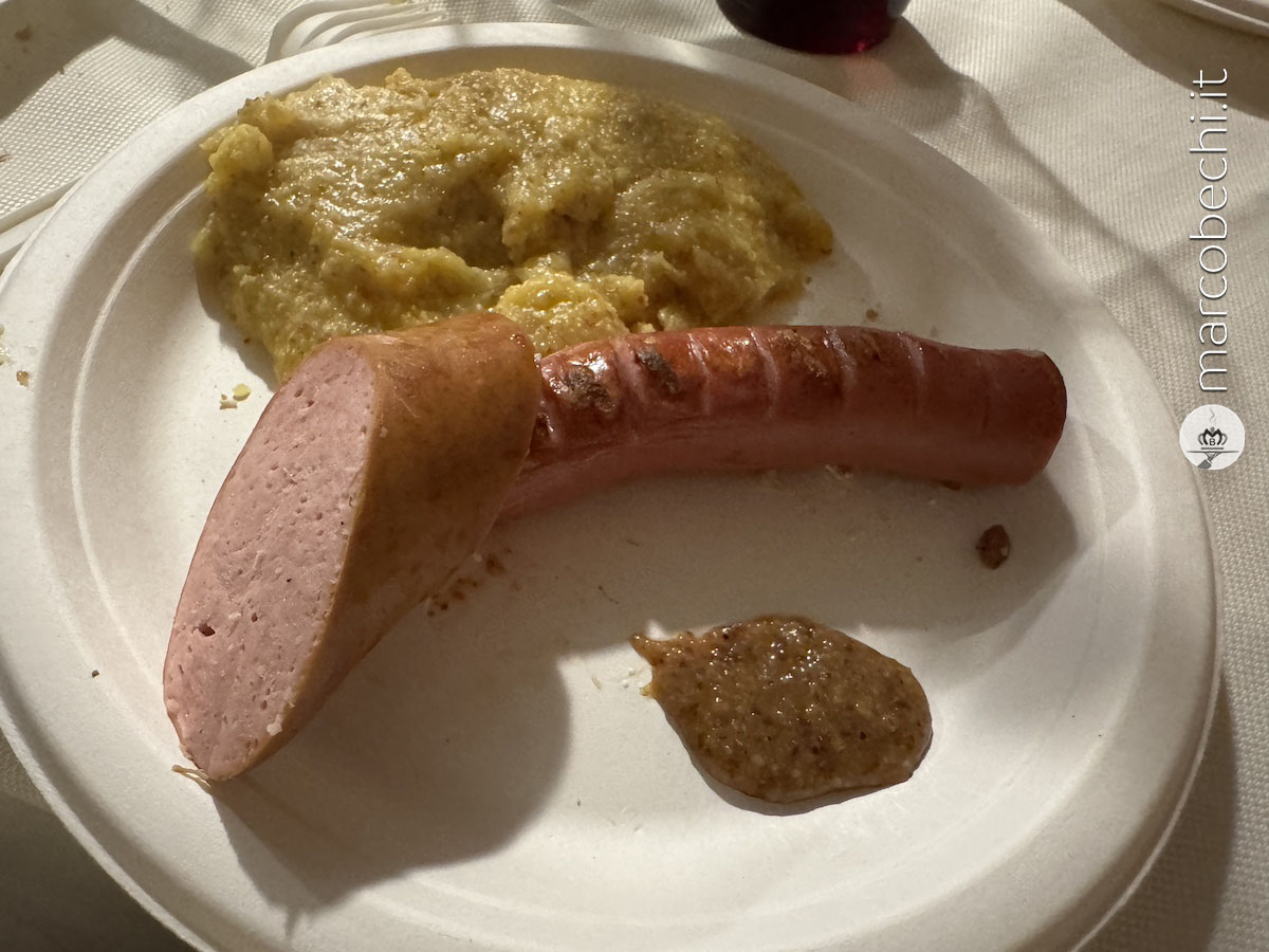 Wurstel e polenta in baita
