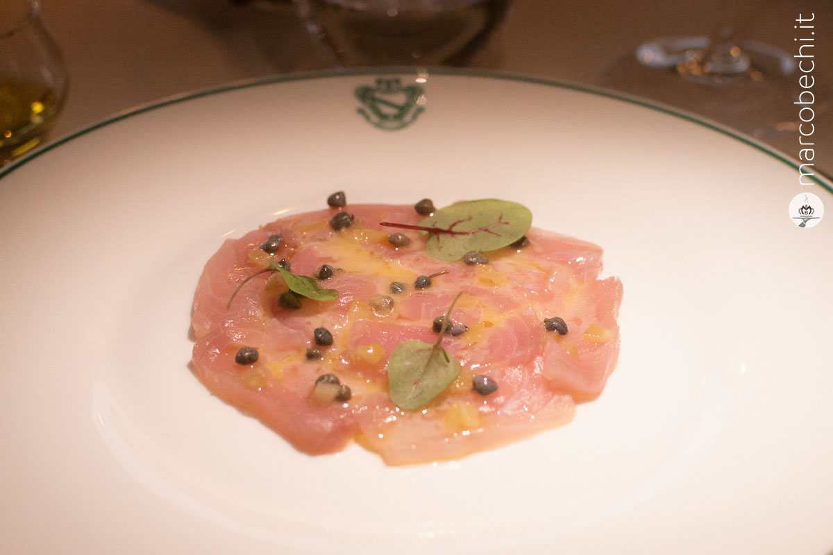 Carpaccio di ricciola, capperi, limone