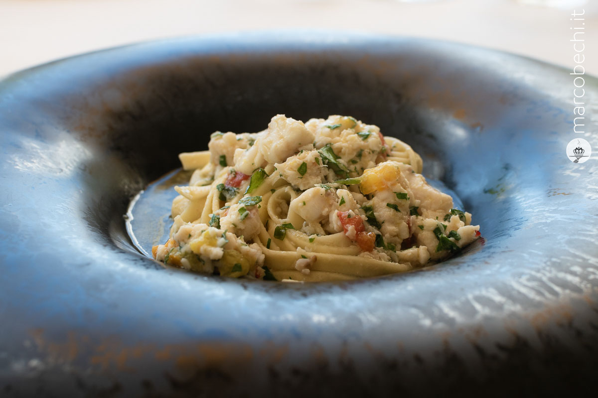 Fettuccine all'acqua di mare, pasta fresca con sentori di alghe brune e scorfano