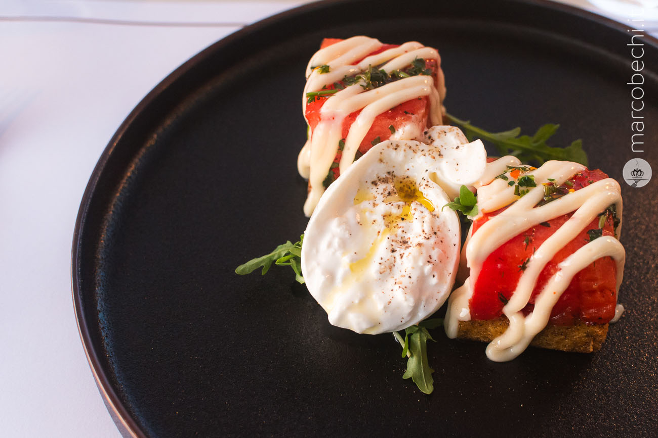 Anguria alla brace con stracciatella, maionese piccante e polenta fritta