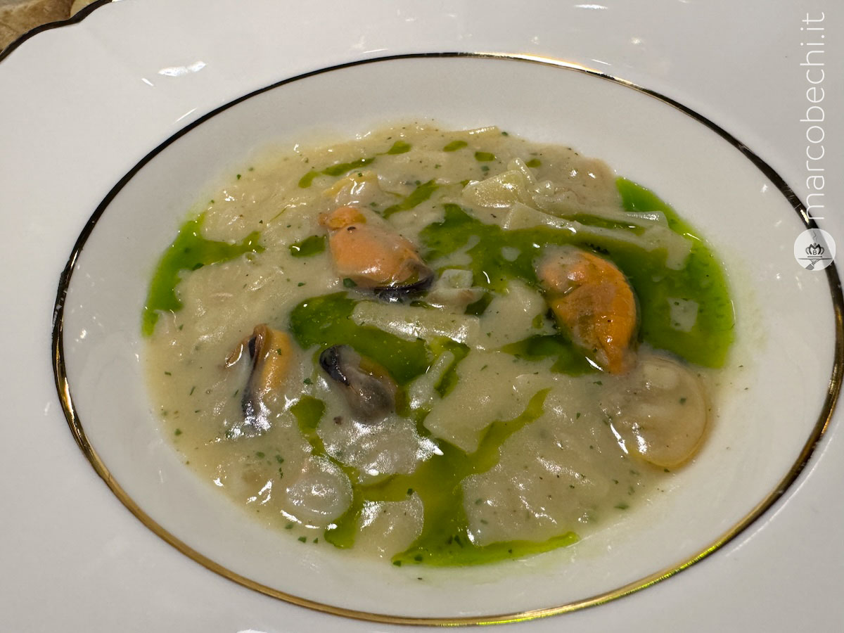 Mischiato leggero con fagioli schiaccioni di Pietrasanta,frutti di mare e prezzemolo